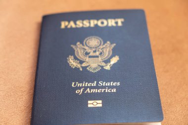 Amerika Birleşik Devletleri pasaportu. Amerikan pasaportunun simgesel koyu mavi kapağı.