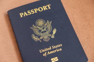 Amerika Birleşik Devletleri pasaportu. Amerikan pasaportunun simgesel koyu mavi kapağı.