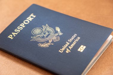 Amerika Birleşik Devletleri pasaportu. Amerikan pasaportunun simgesel koyu mavi kapağı.