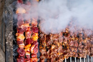 Izgara kuzu şiş kebap. Türkçe 