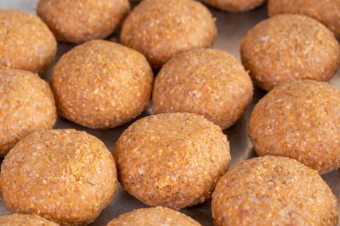 Türk Yemeği; Ev Yapımı Köfteler, Türkçe 