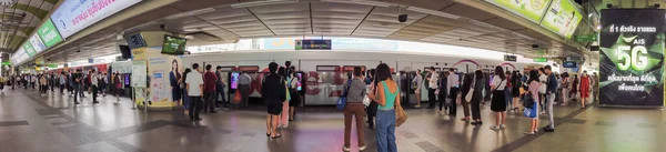 Bangkok Thailand Februari 2020 Sky Train Bts Station Inte Trångt — Stockfoto