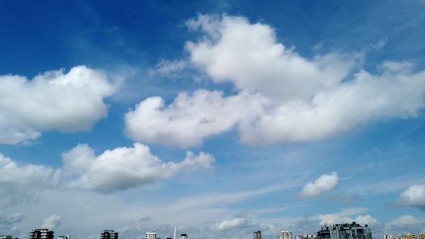 Mieszkania Dachy Chmury Ruchu Lapse Wideo — Wideo stockowe