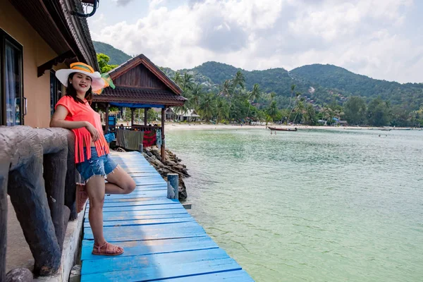 Piękna Azjatka Plaży Tajska Pani Turkusowym Morzu Podczas Wakacji Świeżym — Zdjęcie stockowe