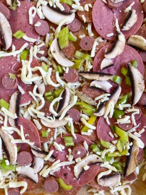 Ev yapımı, çiğ ve hazır pizza.