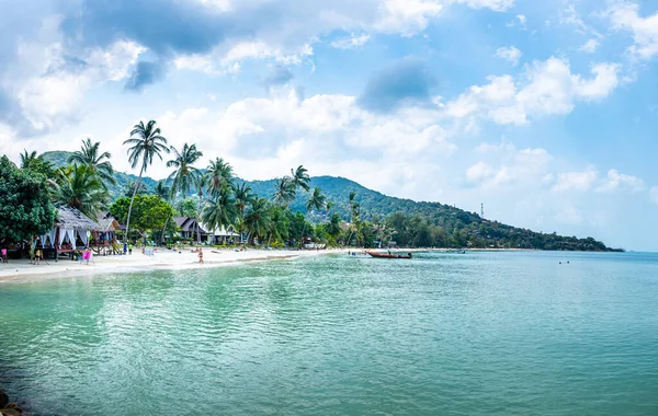 Koh Phangan Tajlandia Luty 2020 Ludzie Pływają Opalają Się Plaży — Zdjęcie stockowe