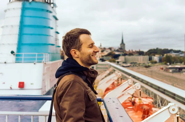 Турист Счастливо Смеющийся Борту Корабля Время Путешествия — стоковое фото