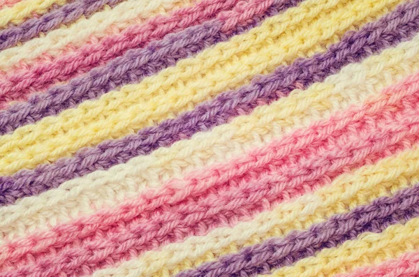 一条用竹子 棉线和毛线做成的可爱柔软的围巾 针织物质地 — 图库照片