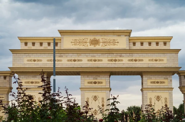 Une Belle Porte Dans Parc Indépendance Shymkent Kazakhstan — Photo