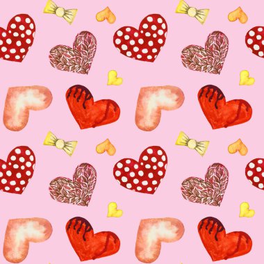 Pembe arka planda elle boyanmış suluboya kalplerle kusursuz bir desen.