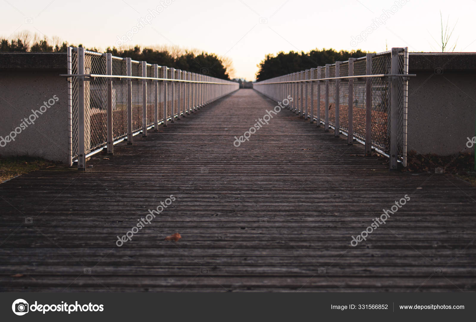 1 point perspective photography bridge
