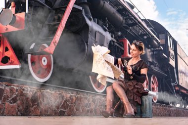 Nadya trenin yanında..