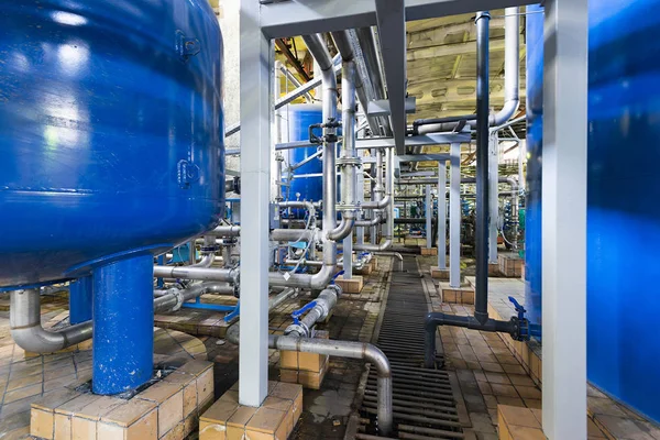 Tubos de aço para drenagem de água em uma central elétrica — Fotografia de Stock