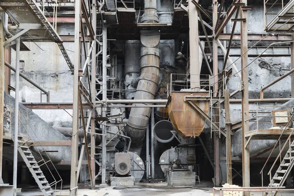 Старое оборудование на теплоэлектростанции — стоковое фото