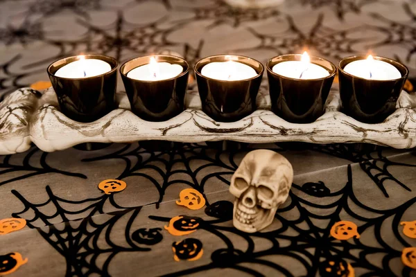 Kość Lampkami Herbacie Czaszki Pierwszym Planie Halloweenowe Wykończenie — Zdjęcie stockowe