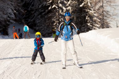 Baba ve oğul, okul öncesi çocuk, Avusturya Kayak Kayak