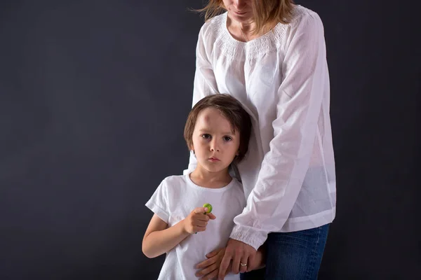 Enfant Bosse Tete Images Libres De Droit Photos De Enfant Bosse Tete Depositphotos