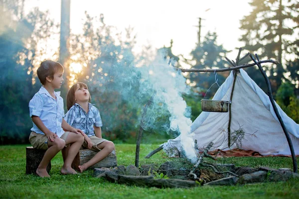 Two sweet children, boy brothers, camping outside summertime on — Stock Photo, Image