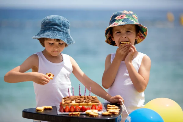 Sweet little children, twin boys, celebrating their sixth birthd — Stock Photo, Image