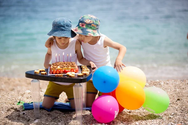 Sweet little children, twin boys, celebrating their sixth birthd — Stock Photo, Image