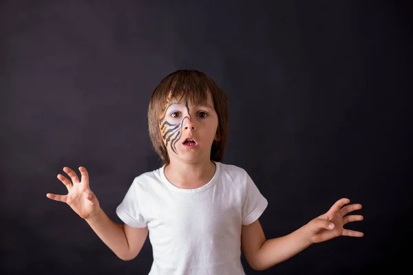 Sweet preschool child, painted as tiger, playing in studio — Stock Photo, Image