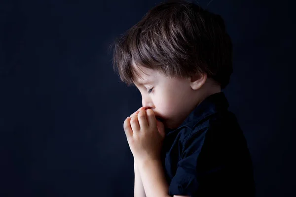 Little boy praying, child praying, isolated background — Stock Photo, Image