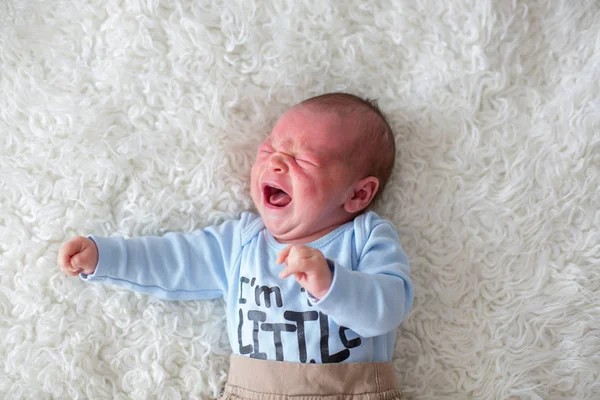 Little newborn baby crying, baby with skin rash — Stock Photo, Image