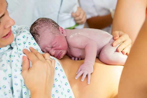 Happy mom, having her baby skin to skin first seconds after birt — Stock Photo, Image