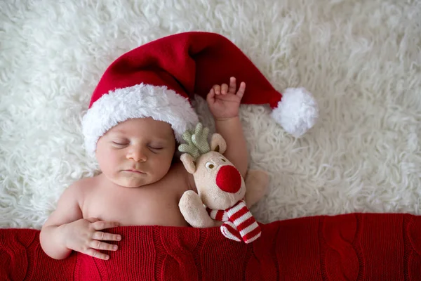 Little sleeping newborn baby boy, wearing Santa hat — Stock Photo, Image