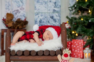 Noel Baba giysili küçük bebek yatağı, sl içinde yeni doğmuş bebek portresi