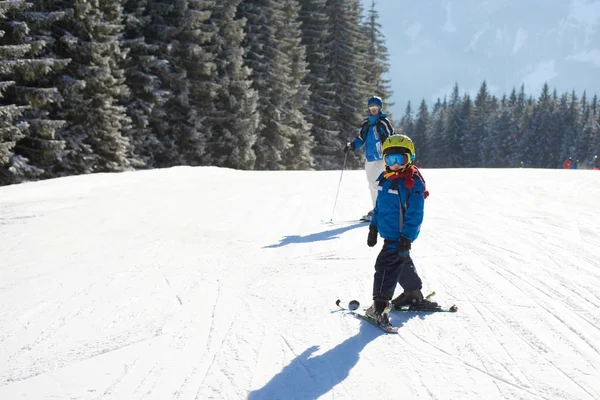 Cute little boy, skiing happily in Austrian ski resort in the mo — Stock Photo, Image