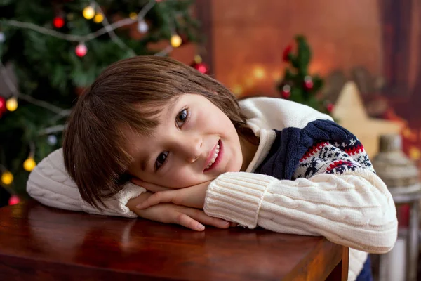 Cute preschool boy, holding christmas present, joy and happiness — Stock Photo, Image