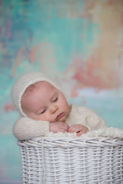 Little cute baby boy, dressed in handmade knitted white teddy be — Stock Photo, Image