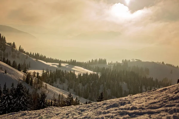 Avusturyalı Apls sahne manzarada Ski alansal kış kar lan — Stok fotoğraf