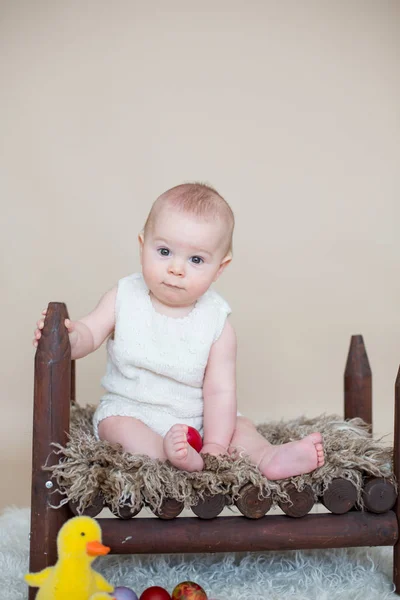 Cute little toddler baby boy, playing with colorful easter eggs — Stock Photo, Image