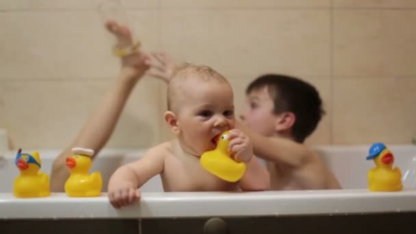 Little Baby Boy Playing Rubber Ducks Bathtube His Siblings — Stock Video