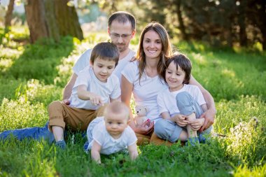 Alınan onların bahar portre sahip moda büyük aile