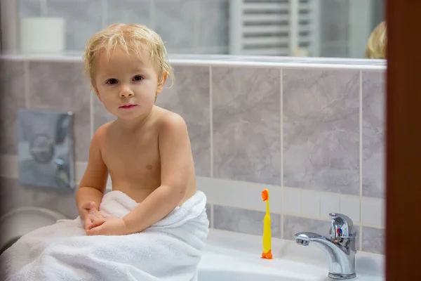 Sweet toddler boy, brushing his teeth in bathroom in the evening — Stock Photo, Image