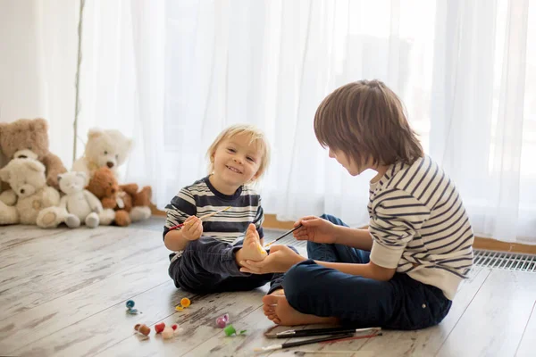 Brothers, playing at home, painting on their feet, tickling, lau — Stock Photo, Image