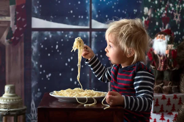 Sweet toddler child, boy, eating spaghetti at home — Stock Photo, Image