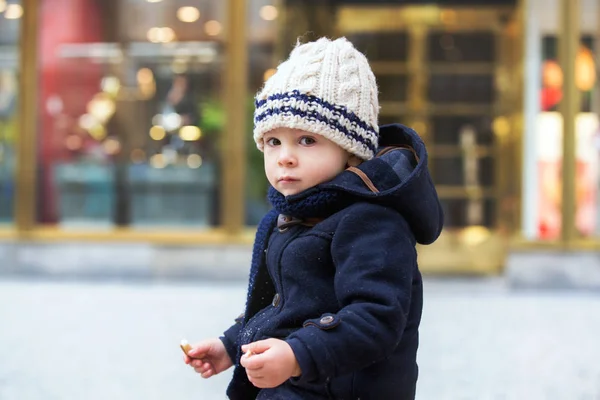 Fashion toddler boy with teddy bear toy, eating traditional Czec — Stock Photo, Image