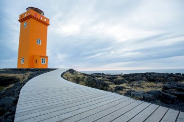 Lav tarlasında deniz feneri Snaefellsjokull 'un güzel doğasında 