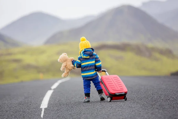 Cute toddler child, boy with teddy bear and suitcase in hand, ru — Stok fotoğraf