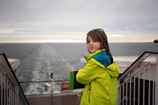 Children, playing on a ferry boat while traveling — Stock Photo, Image