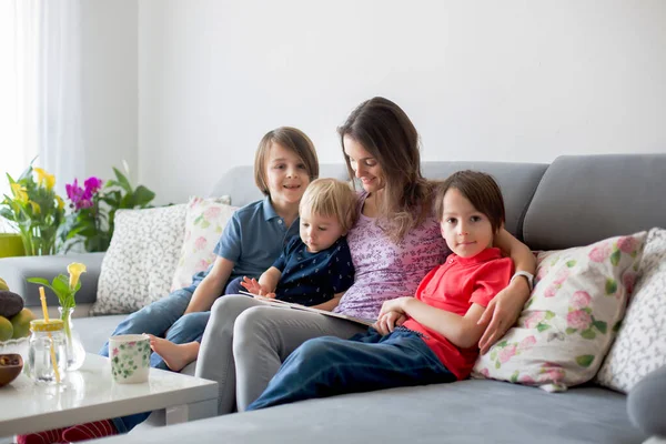 Young Woman Mother Three Kids Reading Book Home Hugging Laughing — Stock Photo, Image