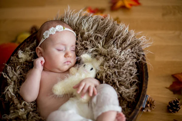 Sluiten Portret Van Pasgeboren Baby Meisje Studio — Stockfoto