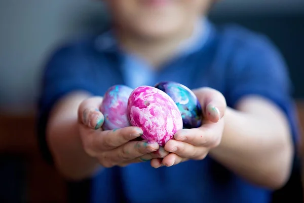 Crianças Doces Irmãos Colorir Pintar Ovos Para Páscoa Jardim Livre — Fotografia de Stock
