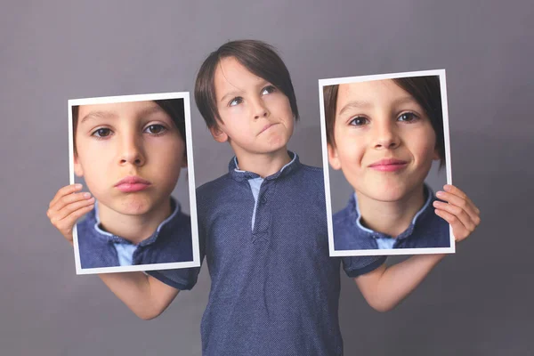 Niño Chico Mostrando Diferentes Emociones Plano Isoaltado Sobre Fondo Gris —  Fotos de Stock