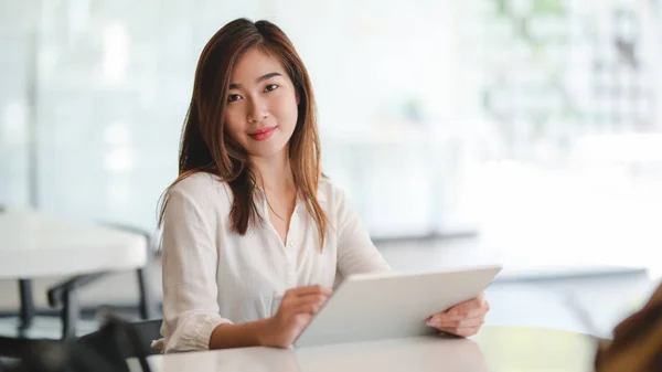 Portrait of beautiful business woman working on her project with — Stock Photo, Image