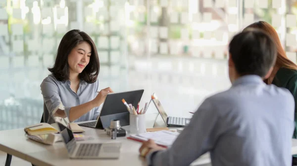 Gehakte Opname Van Team Applicatie Ontwikkelaar Die Zich Concentreert Project — Stockfoto